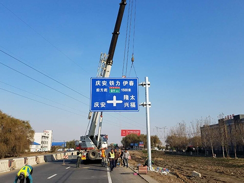 上饶上饶道路护栏网网片该如何进行正确的选购呢？