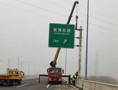 上饶上饶悬臂式交通标志杆